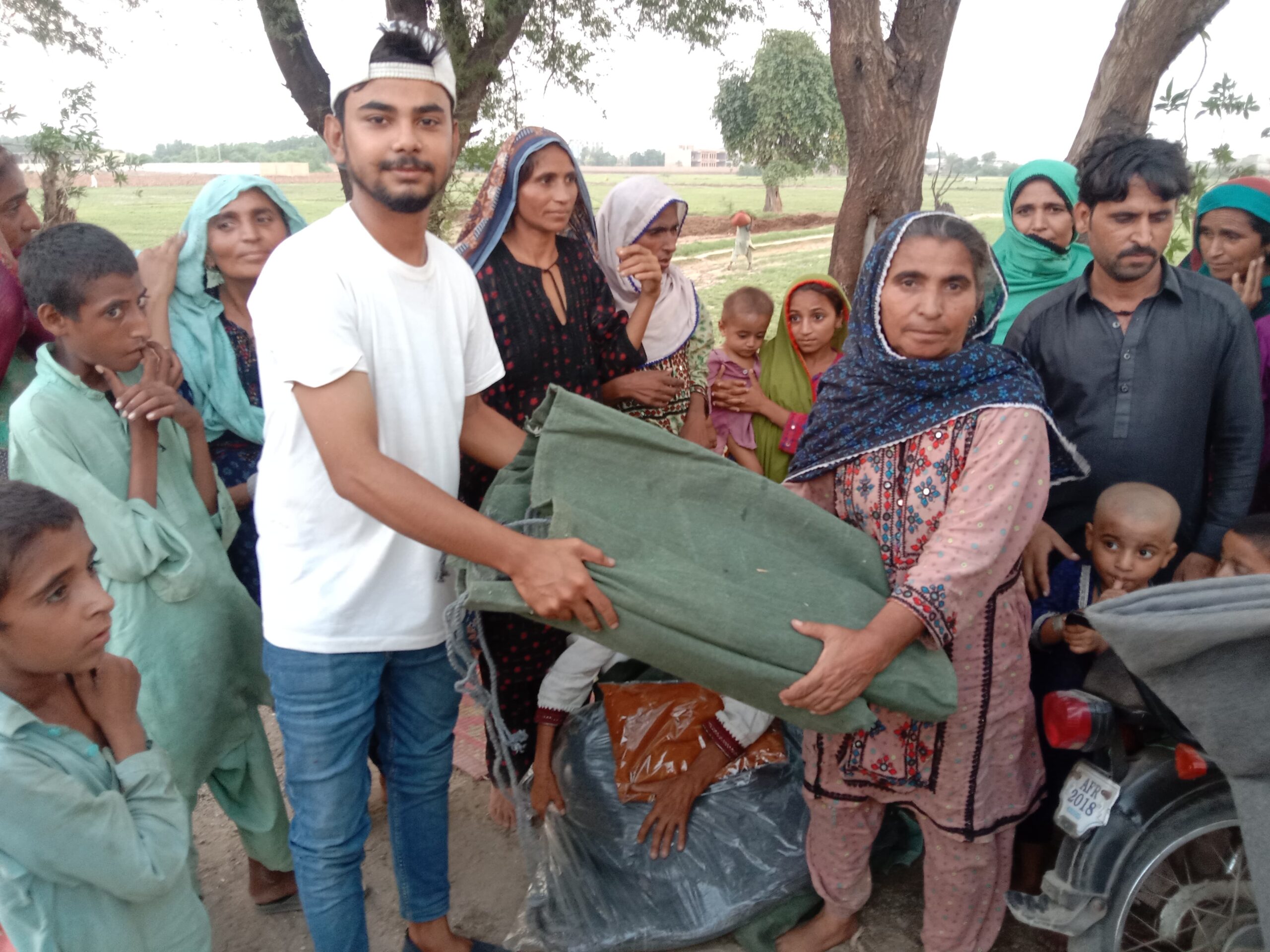 Food distribution photo 4