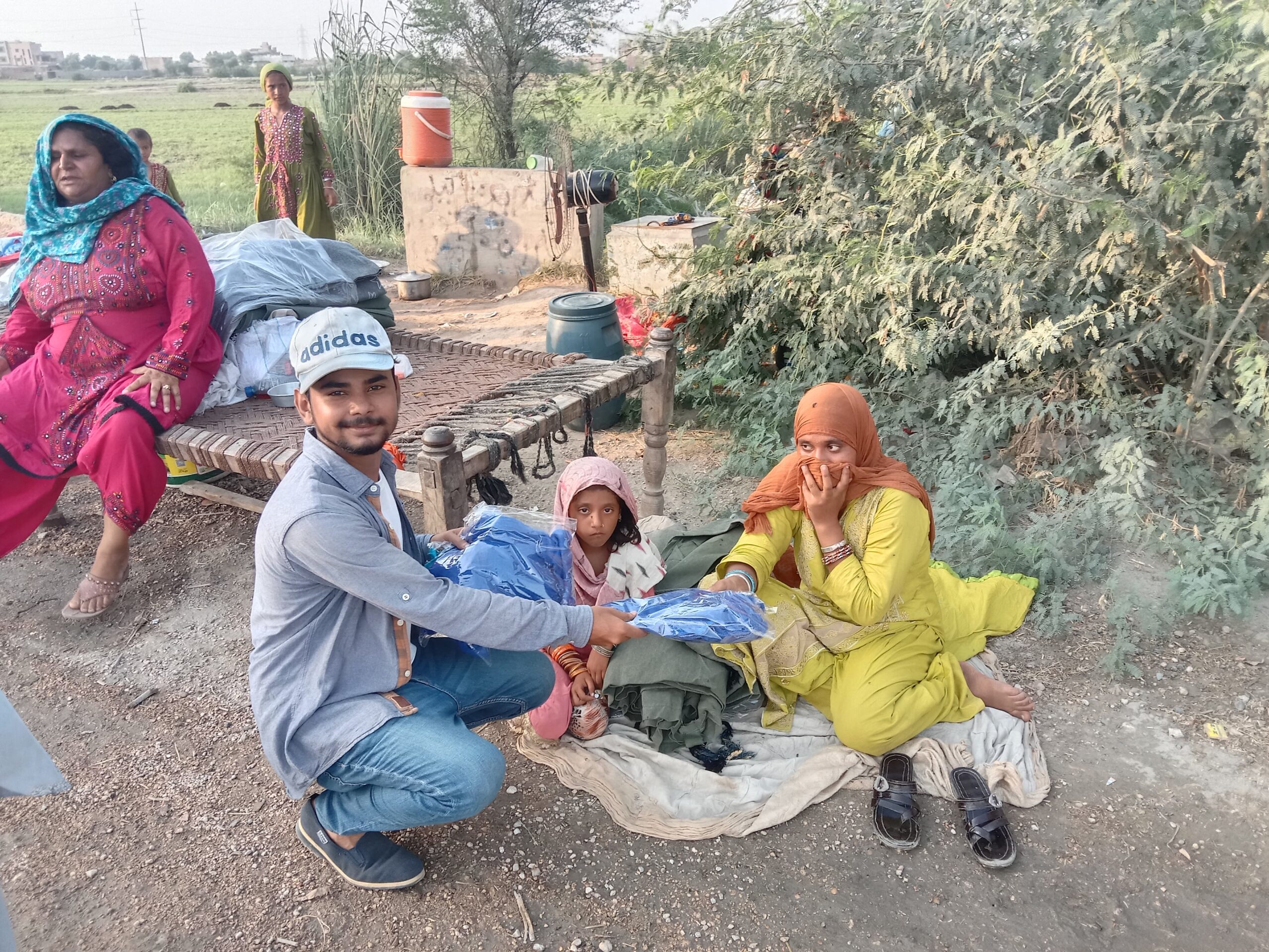 Food distribution photo 3